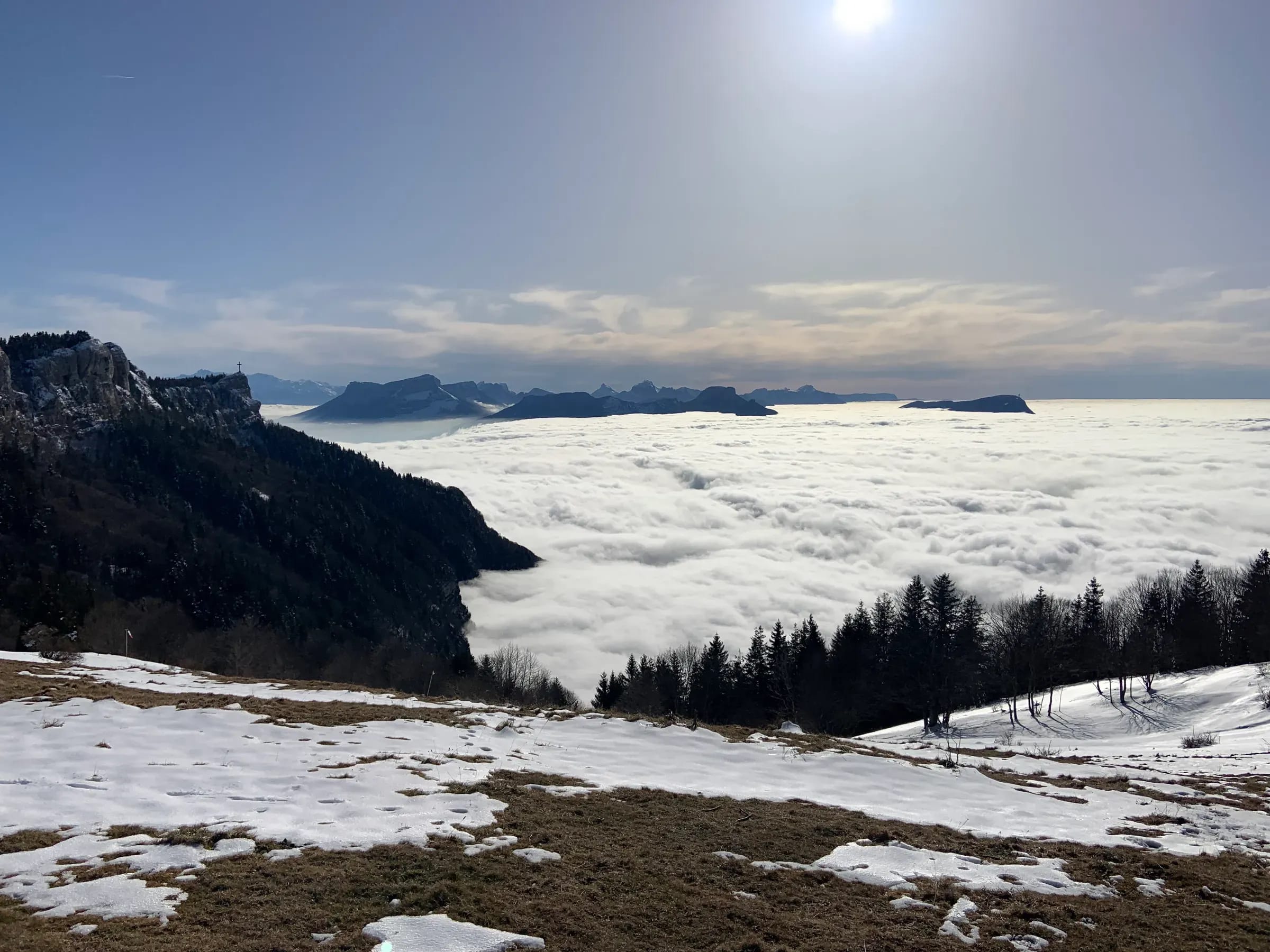 Mer de nuages vue depuis les crêtes